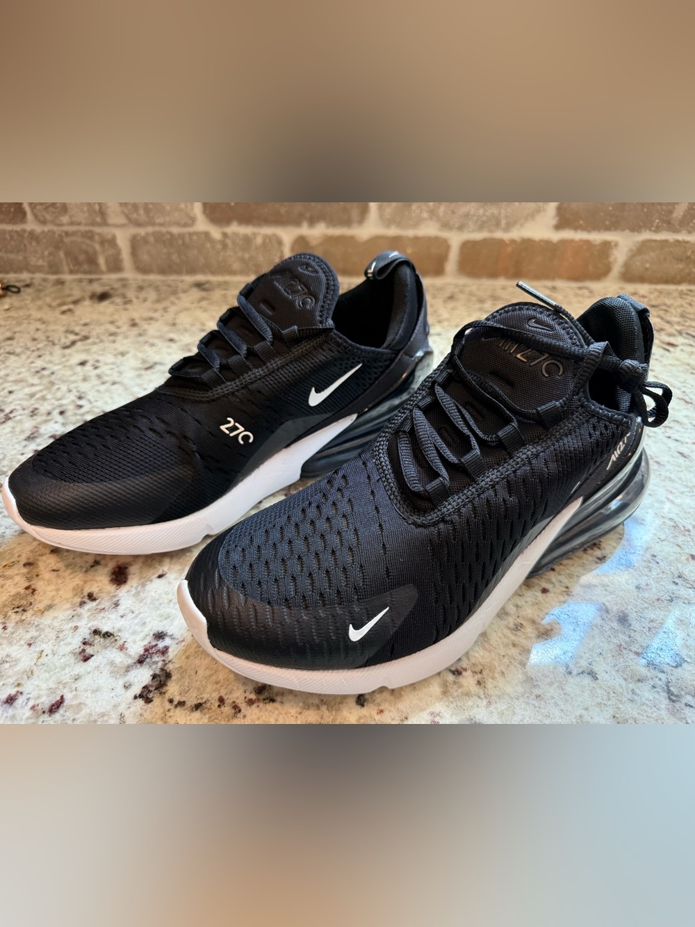 BRAND NEW NEVER WORN Nike Black/White Air Max 270 Men's Athletic Sneakers SZ 7